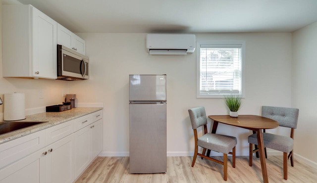 3 Mi to Beach & Pier: Pet-Friendly Cape Cod Apt!
