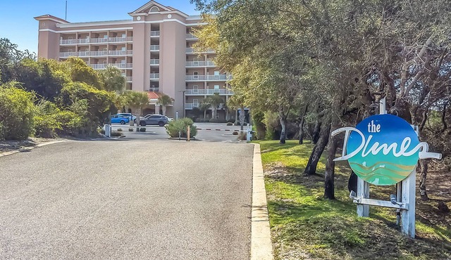 3 min walk to beach. Beautiful 1-bed/2 bath condo in Gulf Shores with pool & gym
