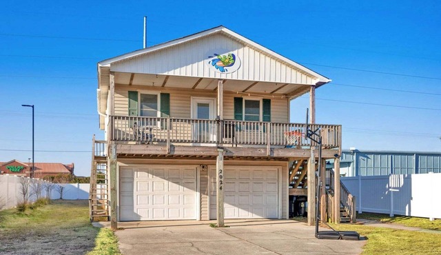 321 Packed with Amenities and Close to the Beach!