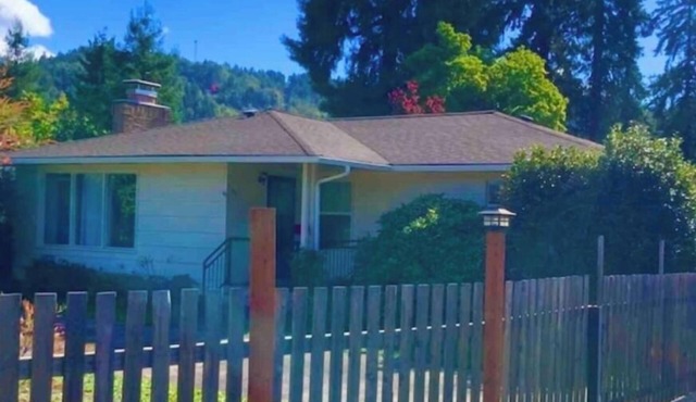 4 BEDROOM House across from River in Best Roseburg area!
