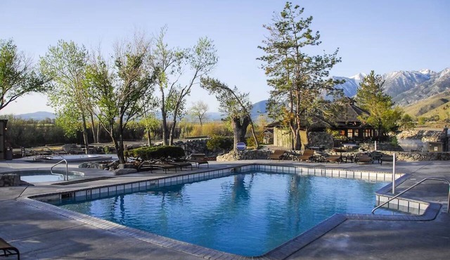 4 Units | Restorative Mountain Stay w/Hot Spring Near Iconic Tahoe Parks