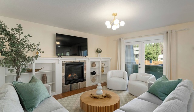 5 BD/3.5BA -Arcade-WFH Desks-Pool/Pingpong Table