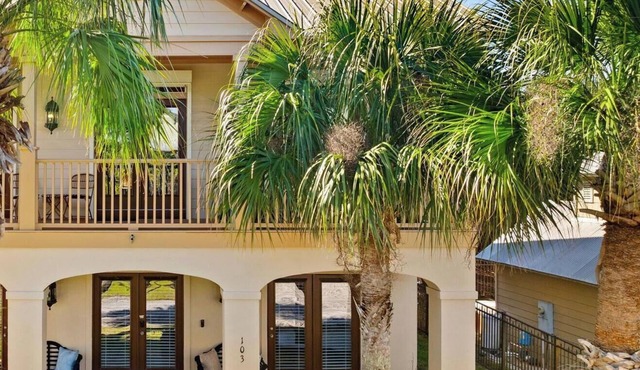 5-Bdrm 3 min walk to Beach between Pier Park & 30a