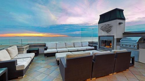 5 Bedroom Beachfront Masterpiece