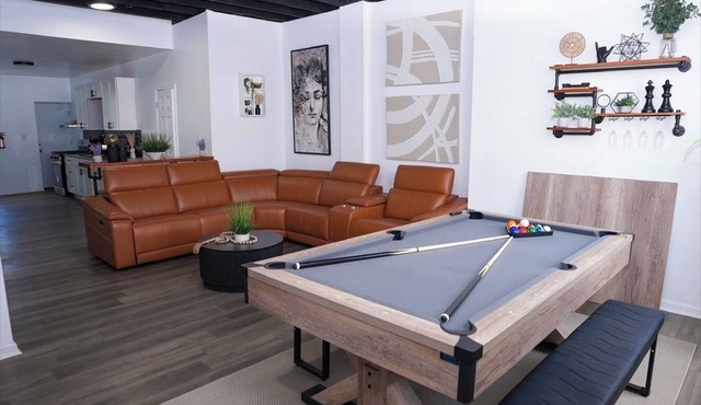 5BR Retreat King Suite Private Parking Backyard