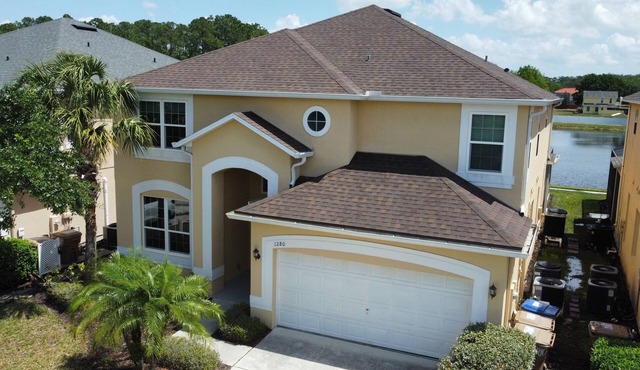 6 bed comfort, close to the parks & superb lake view with private pool