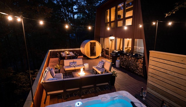 6BR Modern Massanutten Chalet with Hot Tub, Sauna