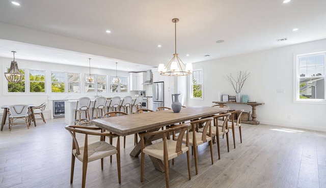 7 Bed/4 Bath, Salt Water Pool, Walk to beach/boardwalk