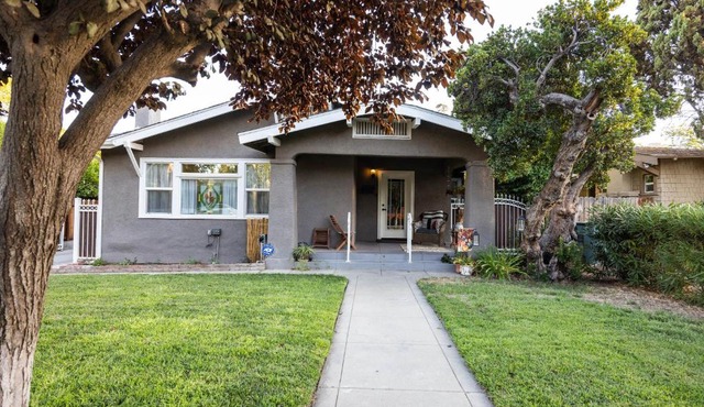 738 E Yale