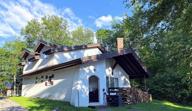 7PR: Austrian Inspired Chalet Across from Historic Mittersill Resort, 500 yd from ski lift!