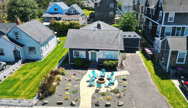 800 ft to BEACH: MOBY DUNES: HOT TUB Seaside Vacation Homes, Inc Managed in Seaside