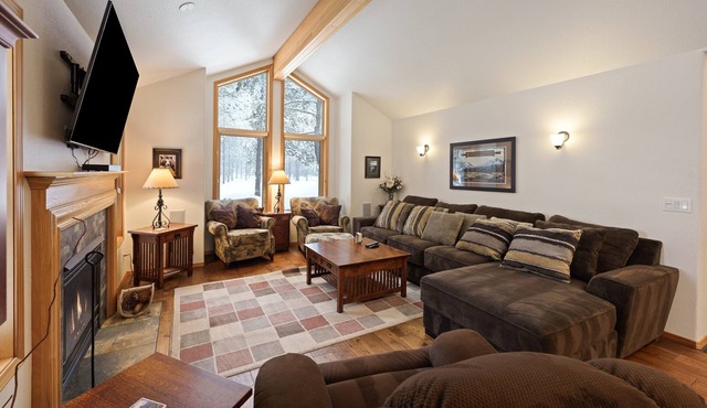 9 Hoodoo - Located on Ft Rock Park, SHARC Passes, Ping Pong, Hot Tub, Fireplace