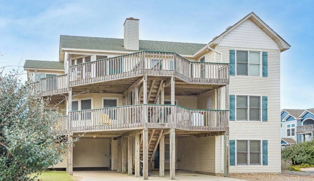 A Beach Ball - Corolla, Crown Point, Ocean View, 50 Ft to Beach, Community Pool, Hot Tub, Pets OK