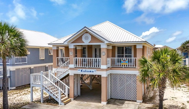 Affordable Renovated 3 Bd/2 Ba home steps from the beach with pool/tennis access