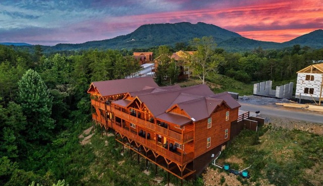 Amazing 16 bedroom Sleeps 40 plus with two units side by side