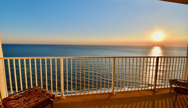Amazing Sunset Oceanfront Condo