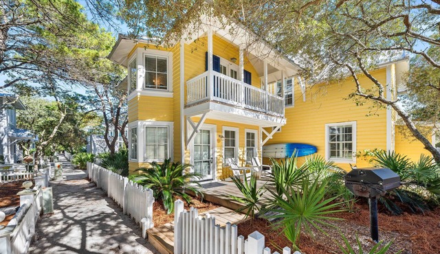 Angel in the Dunes- Charming 1 BR Carriage House w/Balcony in Seaside