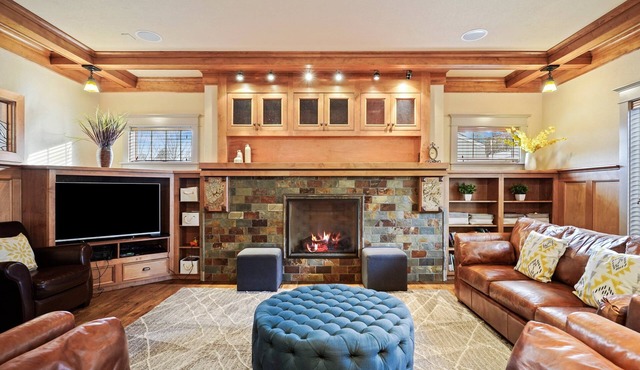 Awbrey - Amazing! Steps to Downtown & River, Gorgeous, Newer, A/C