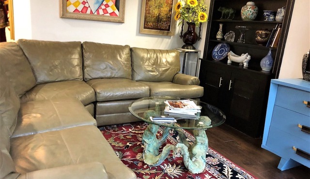 B Downtown art and eclectic B