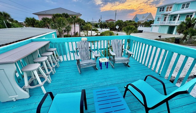 Barefoot Bungalow - Ideal Location, No Stairs, Dog Friendly Fenced Yard
