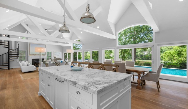 Bay Breeze Escape—Pool, Game Room & Views