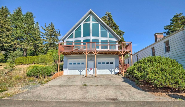 Bay City Home w/Gorgeous Bay Views From Deck