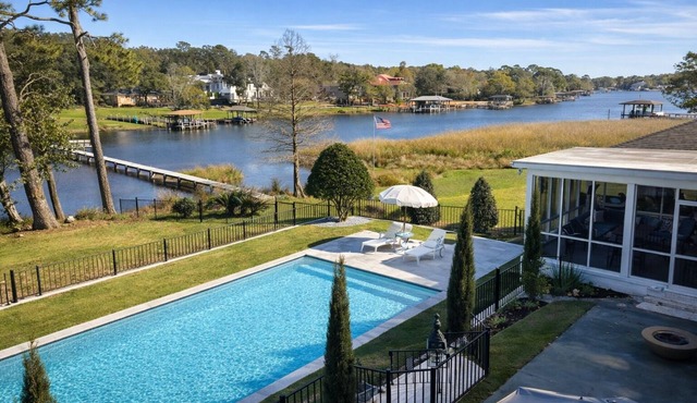 Bayou Texar East Hill Retreat - Pool, Hot Tub, Private Dock & Pool House