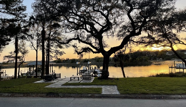 Bayou Waterfront Cottage - Centrally Located!