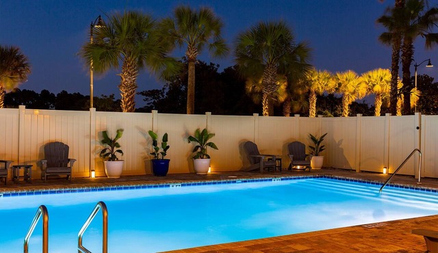 Beach Condo & Pool Relaxing Getaway! Short Stride to Beach, Pet Friendly. Unit 5