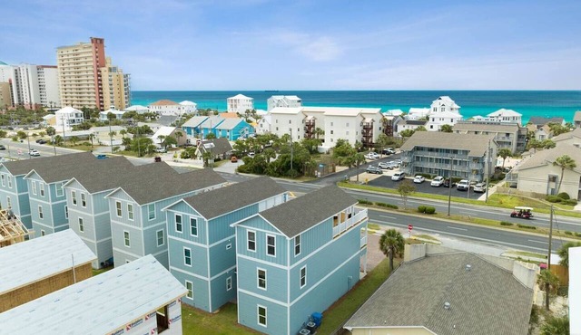 Beach Days & Sunset Nights – Hot Tub, Arcade, Fire Pit, Sun Deck, BBQ grill