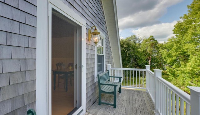 Beachfront Brooklin Studio with Private Balcony! in Brooklin