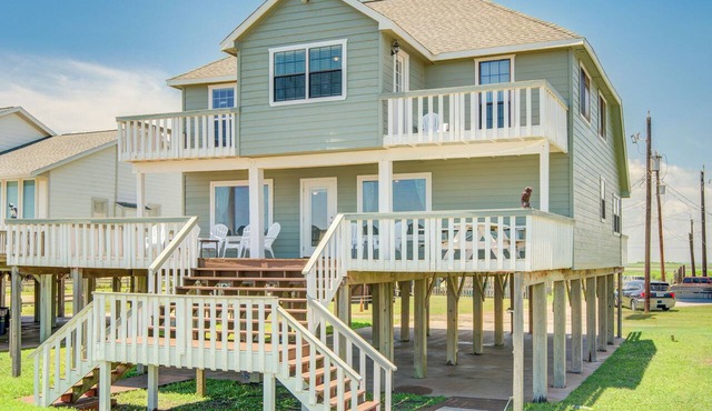 BEACHFRONT! FIRST ROW! Stunning ocean views from two levels of decks. in Surfside Beach