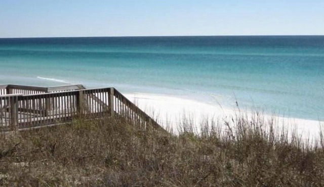 BEACHFRONT Tommy Bahama Unit with Sunset Views!