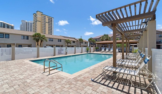 Beachfront townhome w/on-site beach access, heated pool, patio, grill, AC, W/D