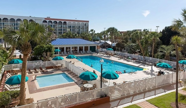 Beachside Comfort Stay with Pools Near Island Dining | 2 Units