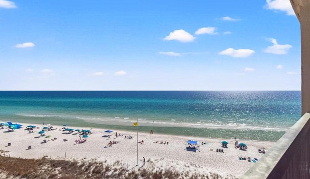 Beachview Condo with full kitchen shared pool and beach access