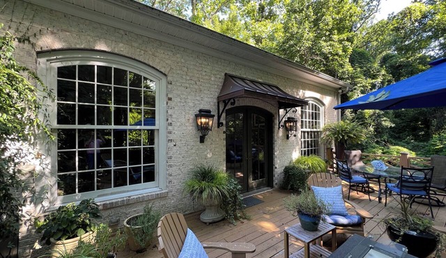 Beautiful 1-bedroom spacious cottage with everything you need in Greensboro, NC