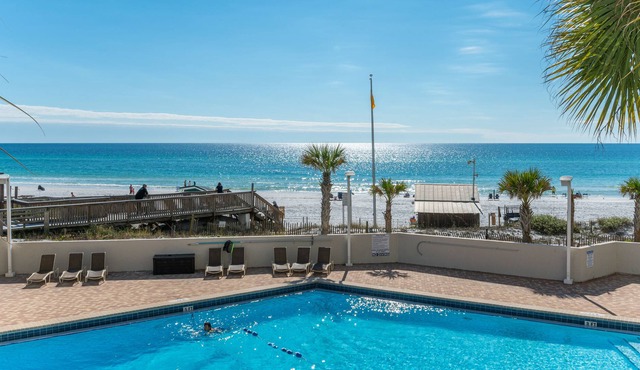 ⭐️⭐️⭐️⭐️⭐️ Beautiful Beachfront with Heated Pool & Tram to Baytowne Wharf.🌴☀️