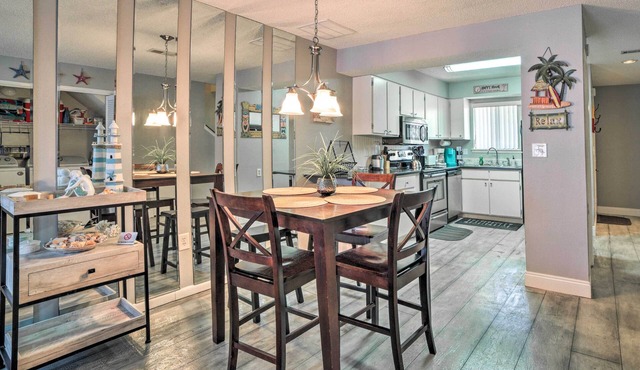 Beautiful PCB Townhome: Balcony & Resort Amenities