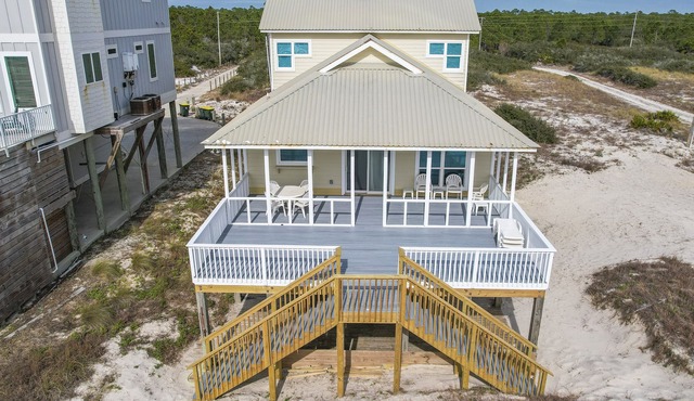 Beautifully decorated 4 Bdrm, 3 Ba Gulf Front with all the extras