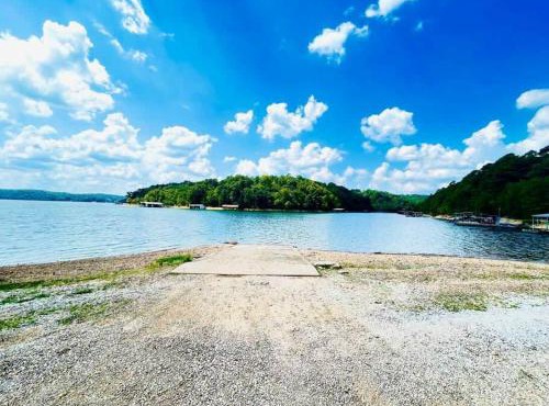 Beaver Lake Getaway in Rogers