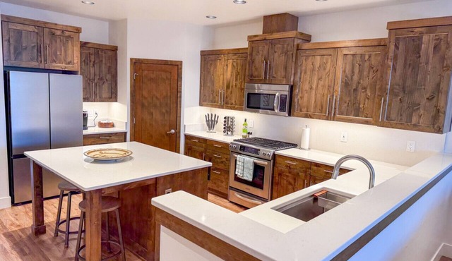 Best Location in Bend, Steps to Old Mill, Deschutes River, Trails & Mt Bachelor in Bend