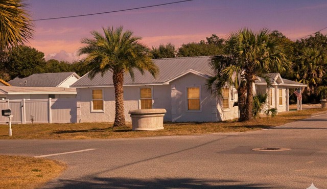 Bid-A-Wee Palms - Sleeps 12 - Close to the Beach