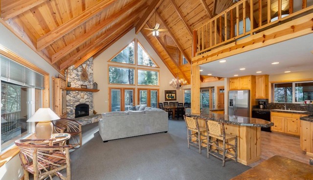 BIG TIMBER LODGE - 4 BR/3 FULL 1 HALF BA PLUS LOFT & REC ROOM
