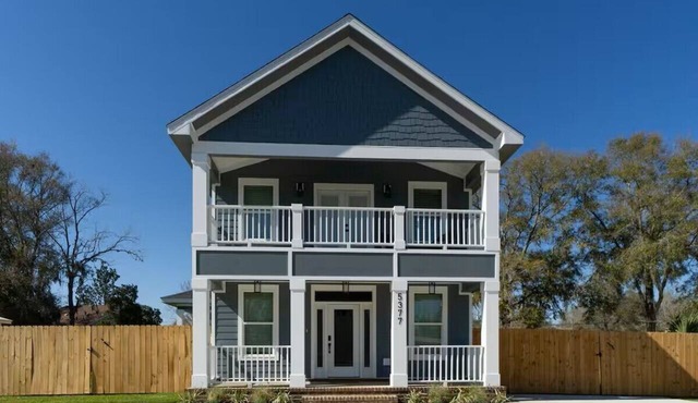 Black-Water River Retreat! to this Luxurious 3-bedroom 3.5 bath house