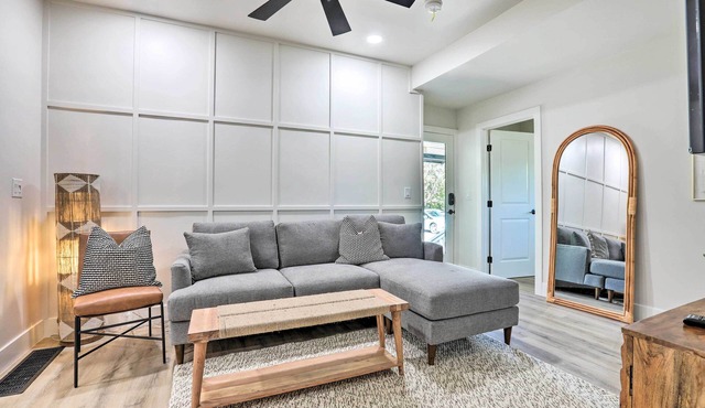 Boho-Chic Folsom Retreat: Walkable Location!