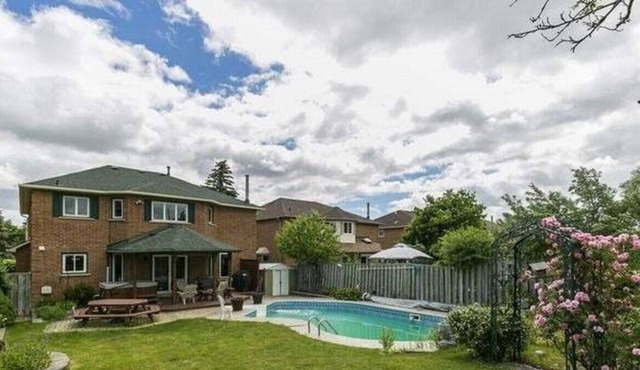 Brampton · Brampton Family Home⭐4BDR⭐Spacious⭐Airport⭐Downtown⭐Walk to Everything in Brampton