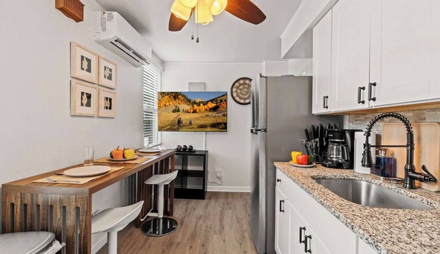 Brand New 1BDR | Downtown Ardmore | Courtyard | Parking