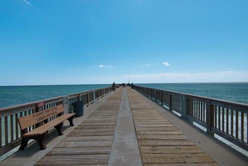 Brand NEW Expansive Coastal Home w/Custom Furnishings Sleeps 15