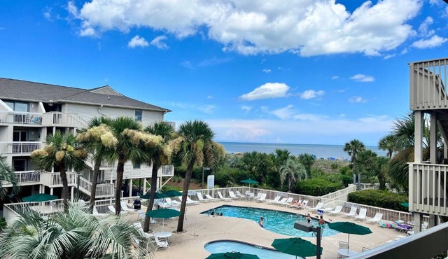 Breakers 220 Oceanfront Condo, Direct Beach Access, Heated Pool, Elevator, Renovated, Coligny Beach, Vacation Rental HHI LLC